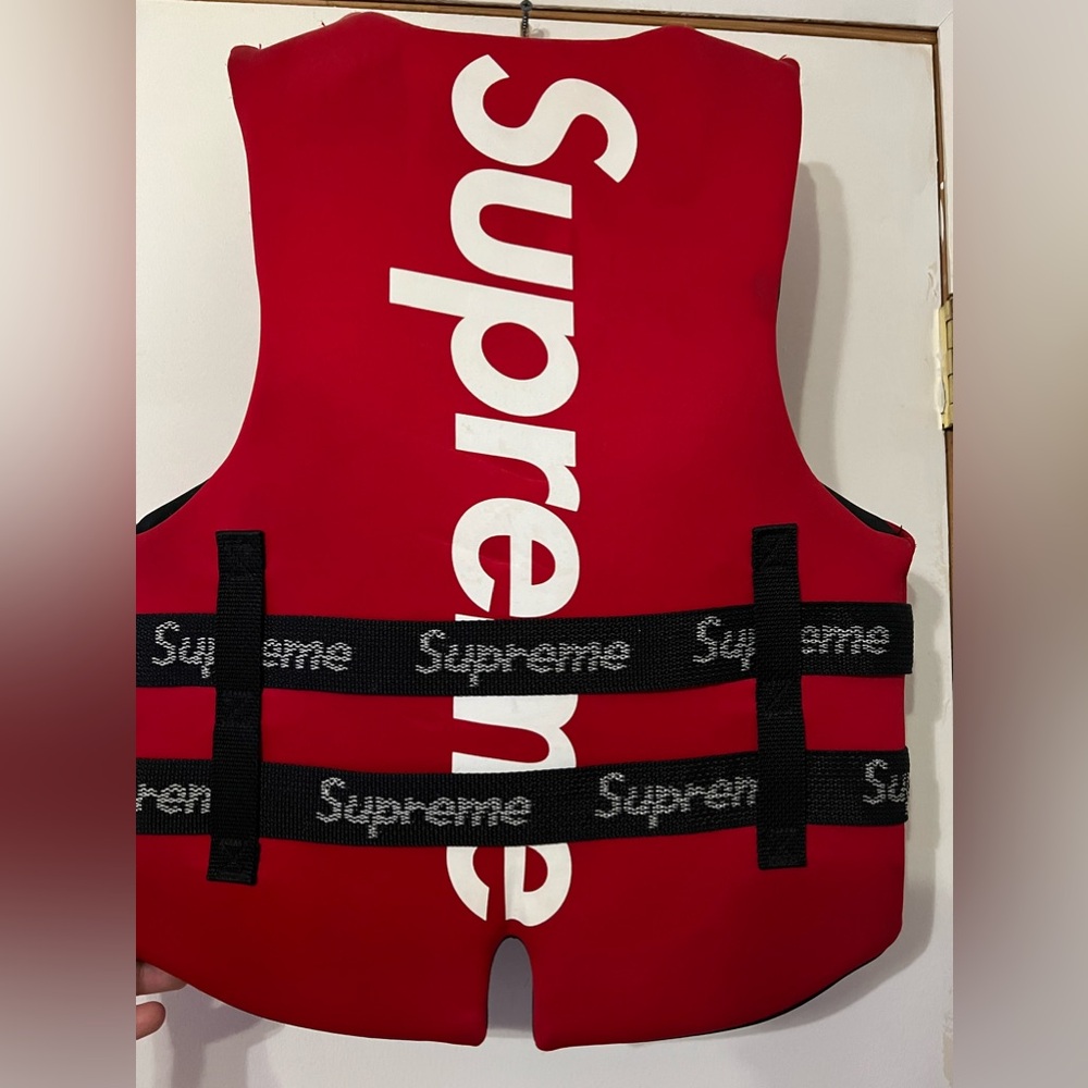 O’brien Medium supreme life vest. 2018 drop. USCG approved